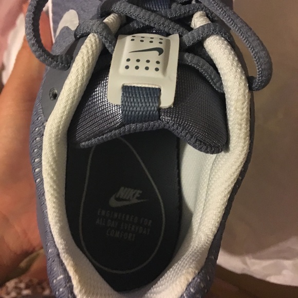 Nike - Picture 3 of 3